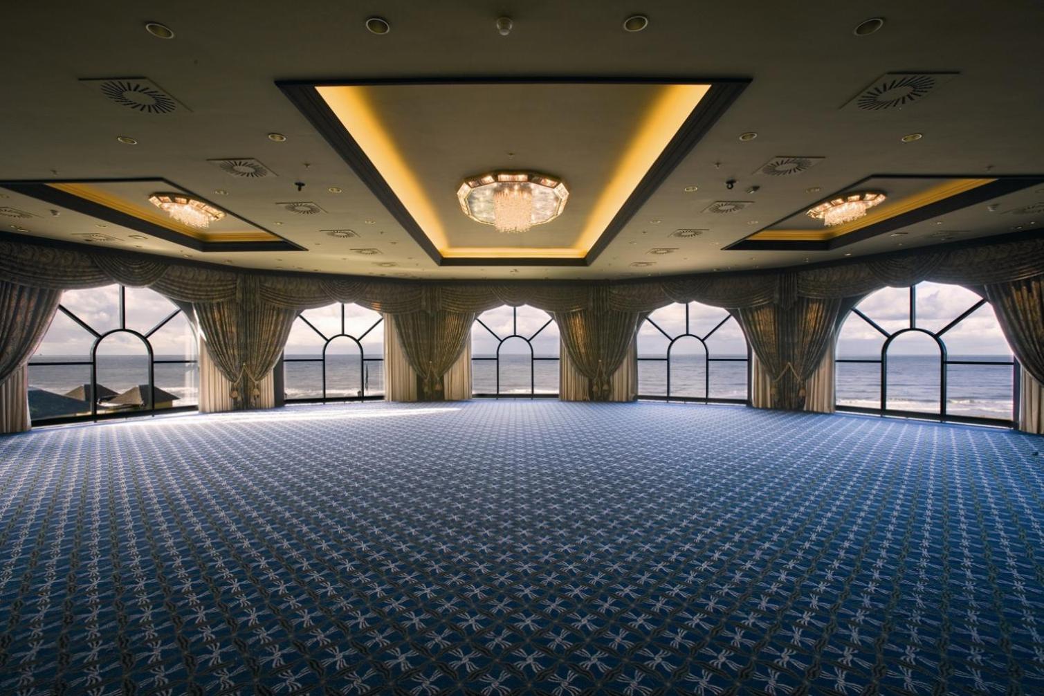 Grand Hotel Huis Ter Duin Noordwijk Eksteriør bilde The interior of the 100-metre-long (330 ft) ballroom