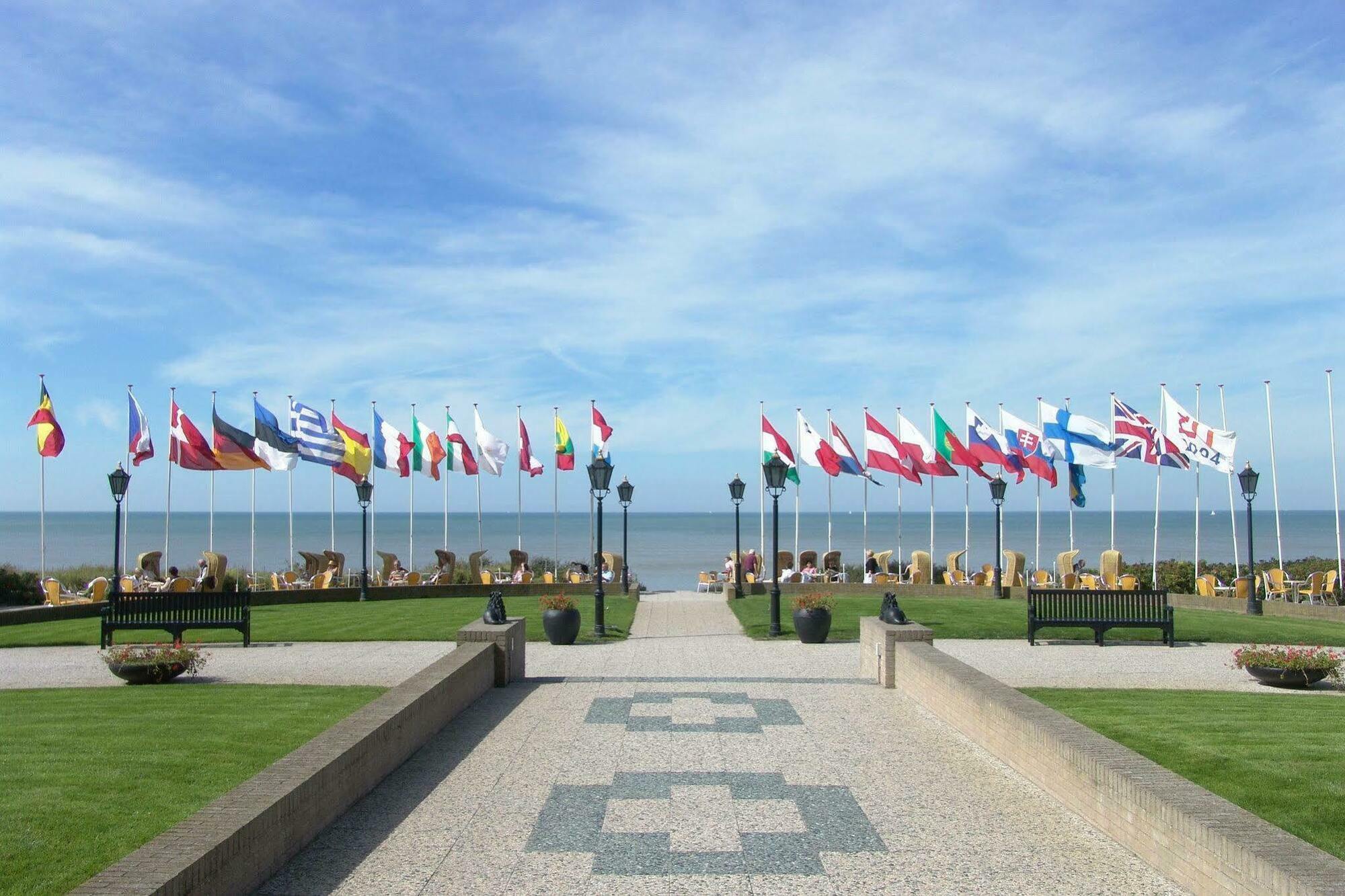 Grand Hotel Huis Ter Duin Noordwijk Eksteriør bilde Flags of the 29 NATO countries at the NATO memorial in Bruges, Belgium